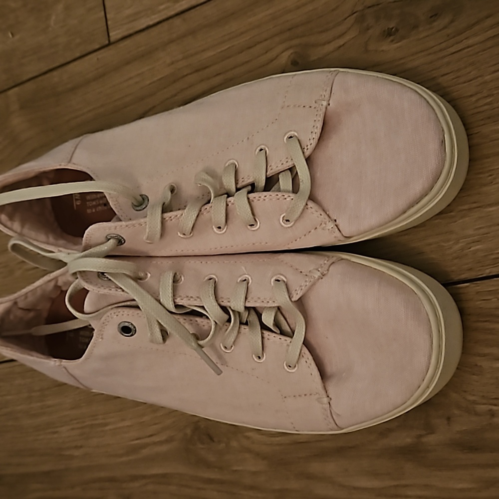 Women's size 9, light pink, Toms.
